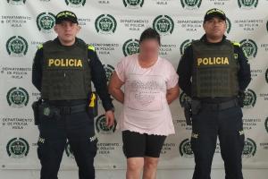 Capturan mujer que agredió con un martillo a un hombre en Colombia, Huila