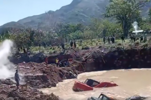 Operativo en Ataco deja destrucción y zozobra: maquinaria incinerada y tensión en aumento