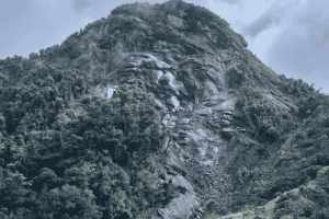 Avalancha y desprendimiento de lodo y roca dejan una persona fallecida y dos viviendas afectadas en Villahermosa