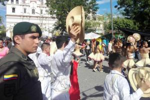 3.000-policías-brindarán-seguridad-durante-el-47°-Festival-Folclórico-Colombiano.jpg