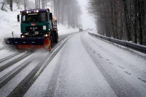 68-carreteras-cortadas-por-nieve-y-hielo-entre-ellas-la-a-6-galicia-y-la-a-67-palencia.jpg