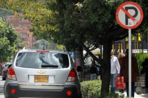 Sin-señal-de-prohibido-parquear-agentes-no-podrán-imponer-comparendos.jpg