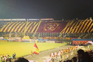 tribuna-del-vinotinto-y-oro.png