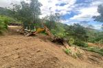 Maquinaria amarilla en zona rural de Ibagué 