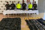 Ejército y Policía hallan caleta con fusiles y brazaletes de las FARC-EP en Ibagué