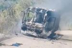 Bus se quemó por completo en Planadas y los pasajeros apenas lograron salir